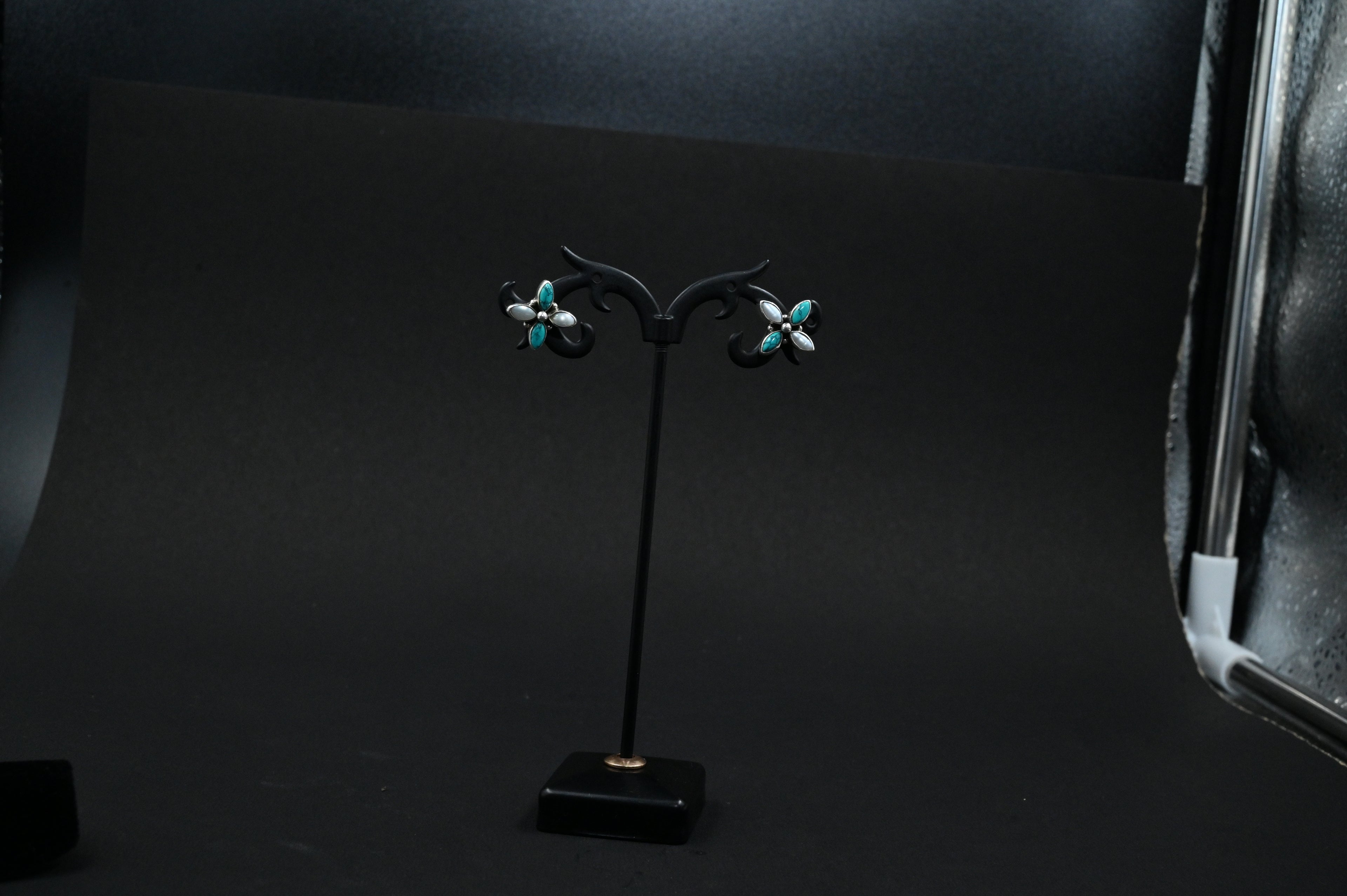 925 Silver flower Stud with Turquoise and fresh water pearl
